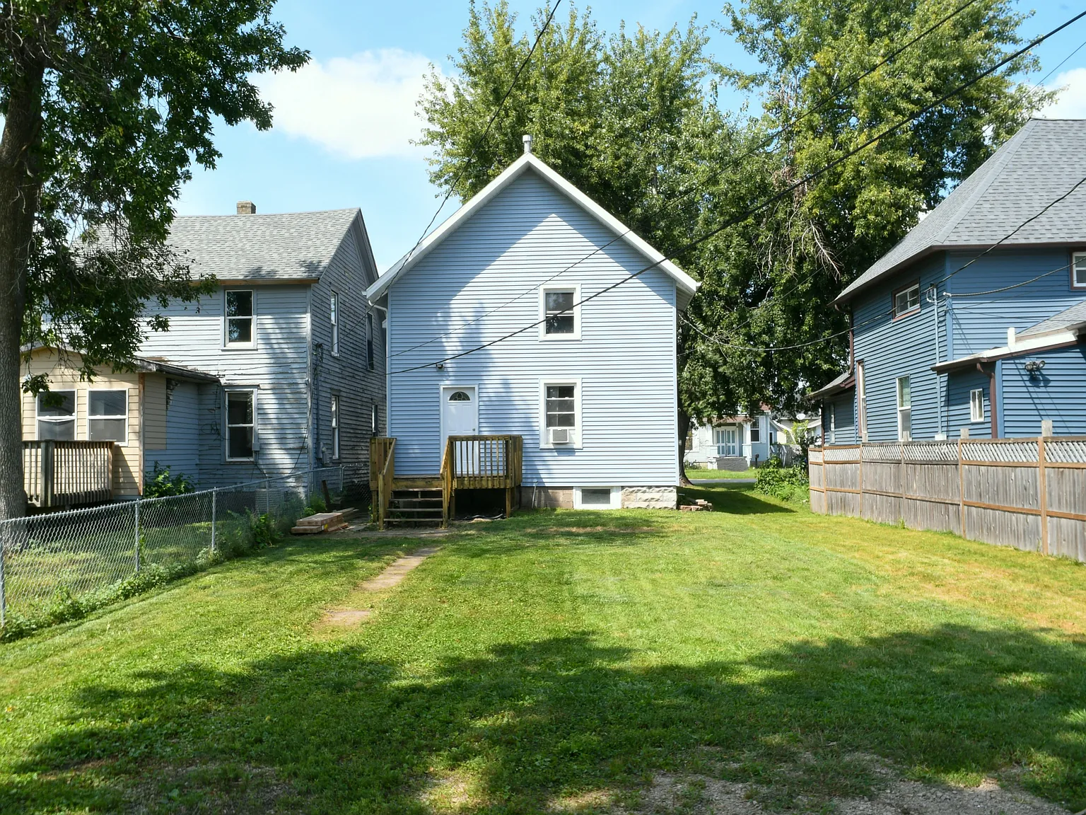 3 bed, 1.0 bath, 1284 sqft, $2,700 — Photo 2