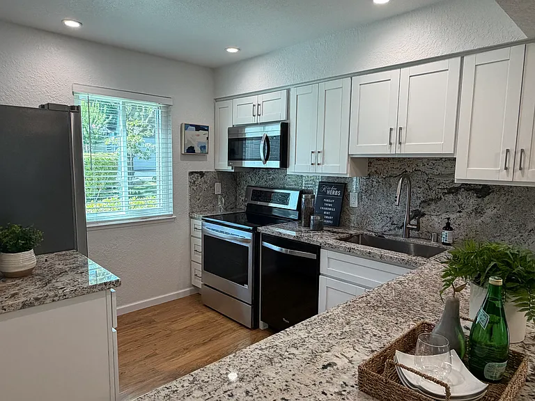408 Old Orchard Ct — Photo 8