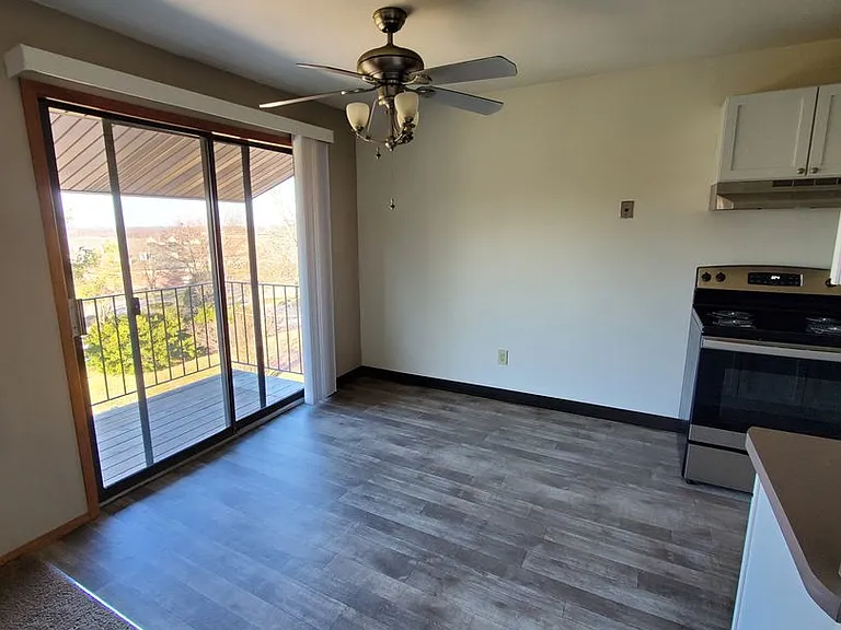 1371 Sunnyridge Rd — Photo 1