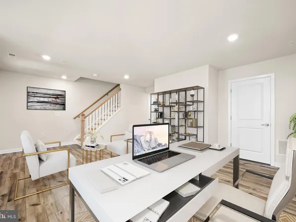 2 Atkins Dr, Bridgeport, PA 19405