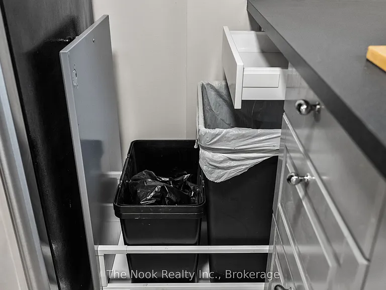 464 Gibbons St #BASEMENT — Photo 32