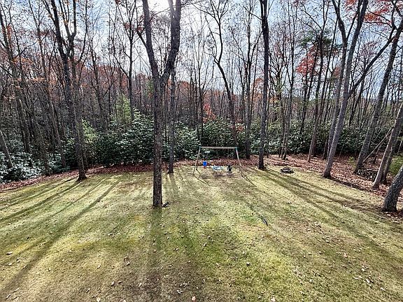 4th image of 143 Glen Planters Ln