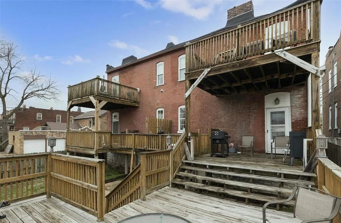 5 bed, 2.5 bath, $1,850 — Photo 2
