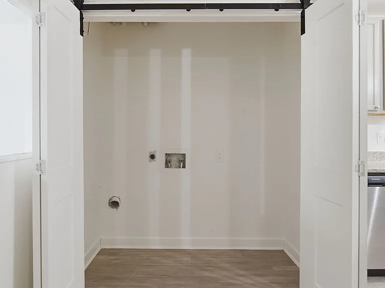 809 James St — Photo 14