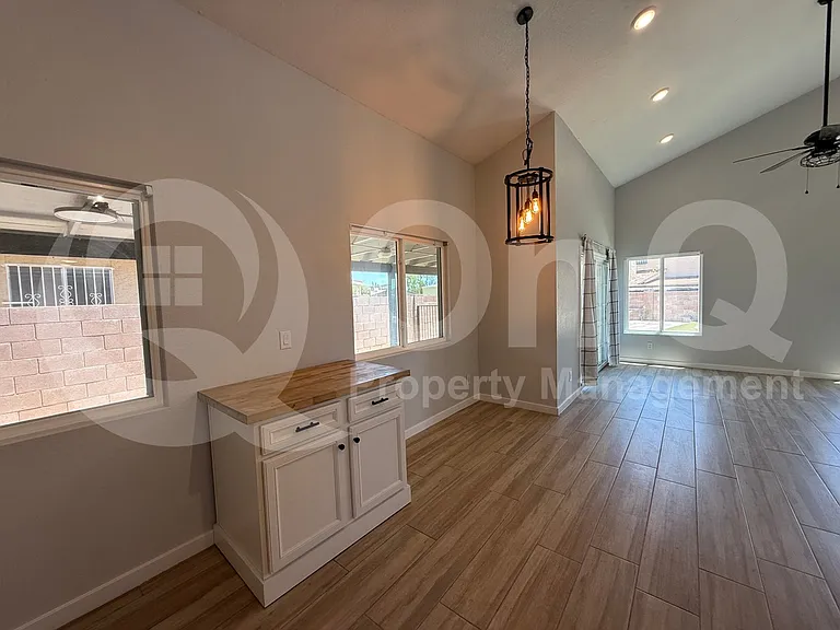 3037 W Monmouth St — Photo 7