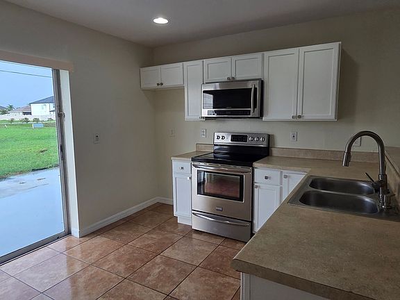5th image of 1415 NE 8th Ter
