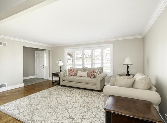 3rd image of 8815 W 98th Pl
