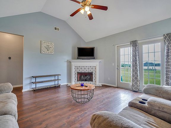 4th image of 406 Old Kennedy Ln