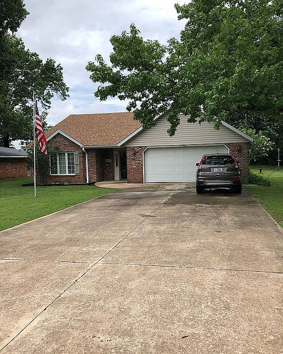 1st image of 1416 Lillian Dr