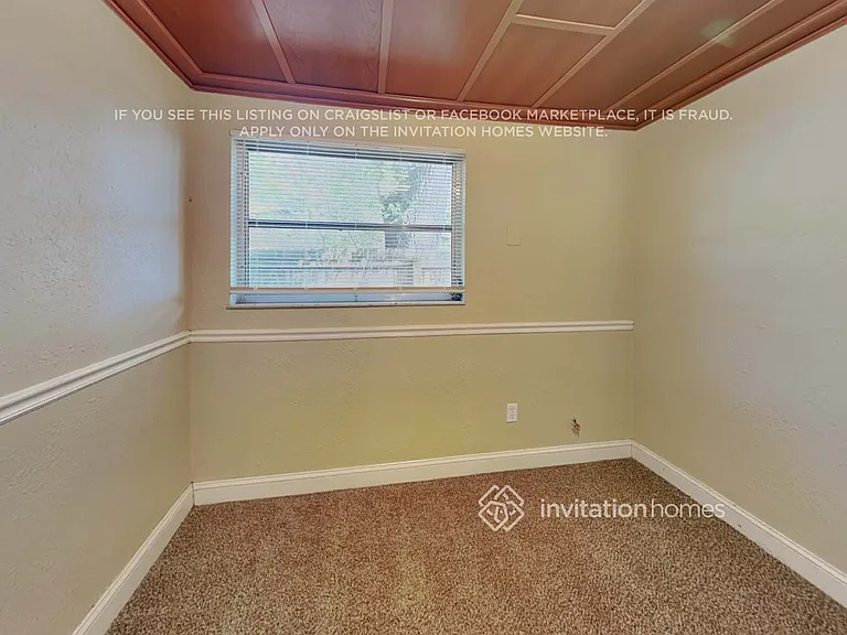 2209 Curtis Dr S — Photo 16