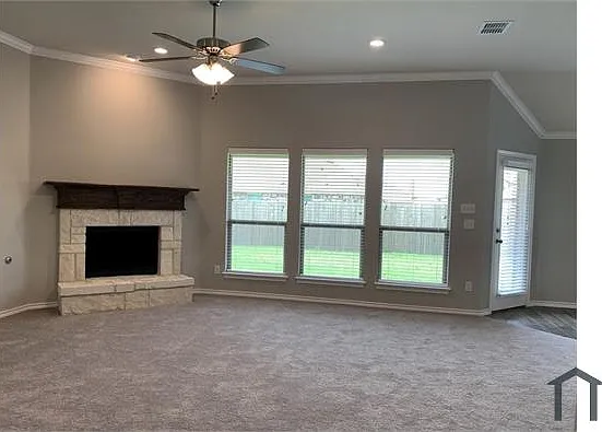 1925 Green Terrace Dr — Photo 2
