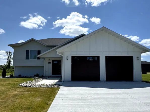 516 Washington St SE, Warroad, MN 56763