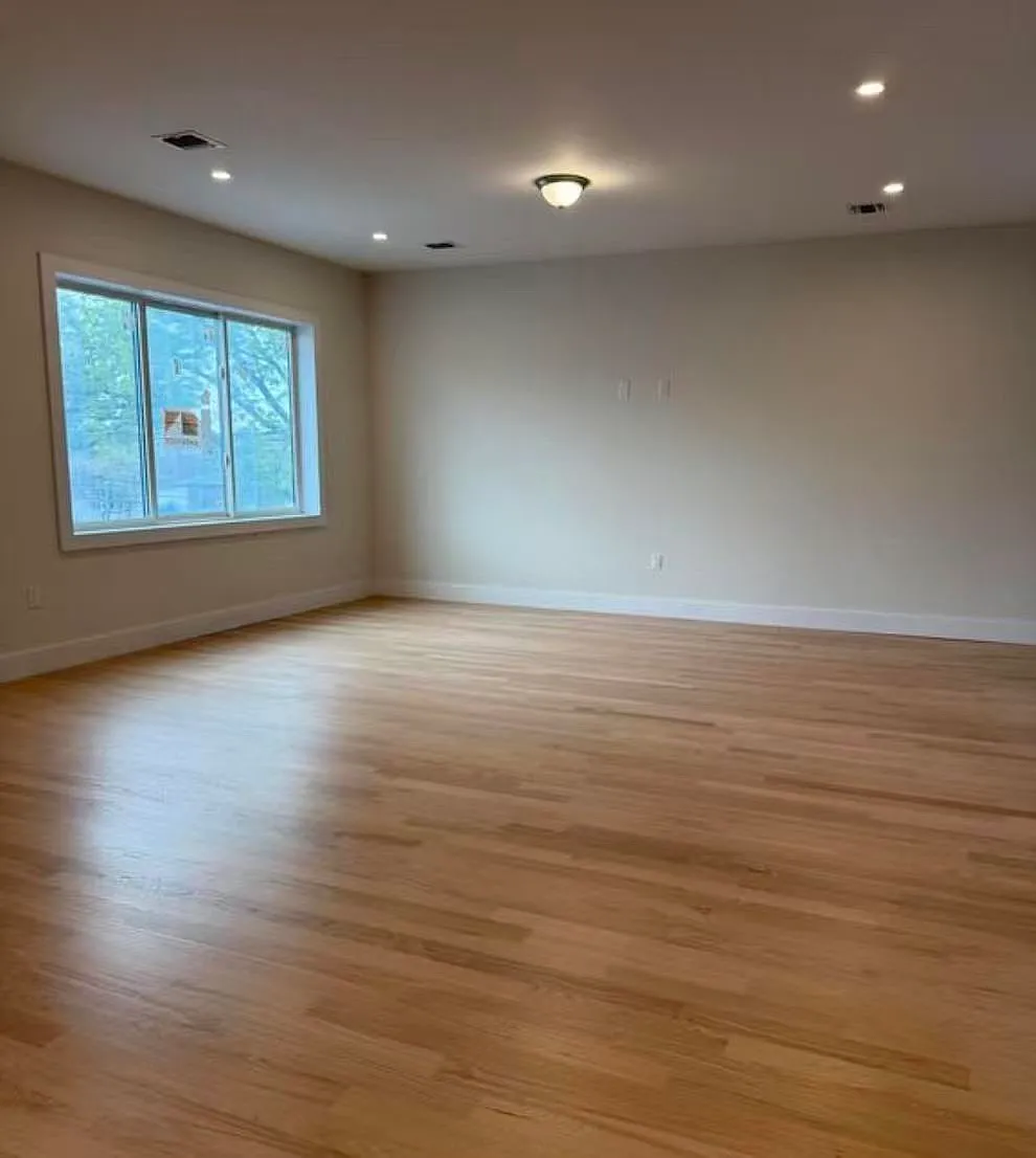 3 bed, 1600 sqft, $3,500 — Photo 2