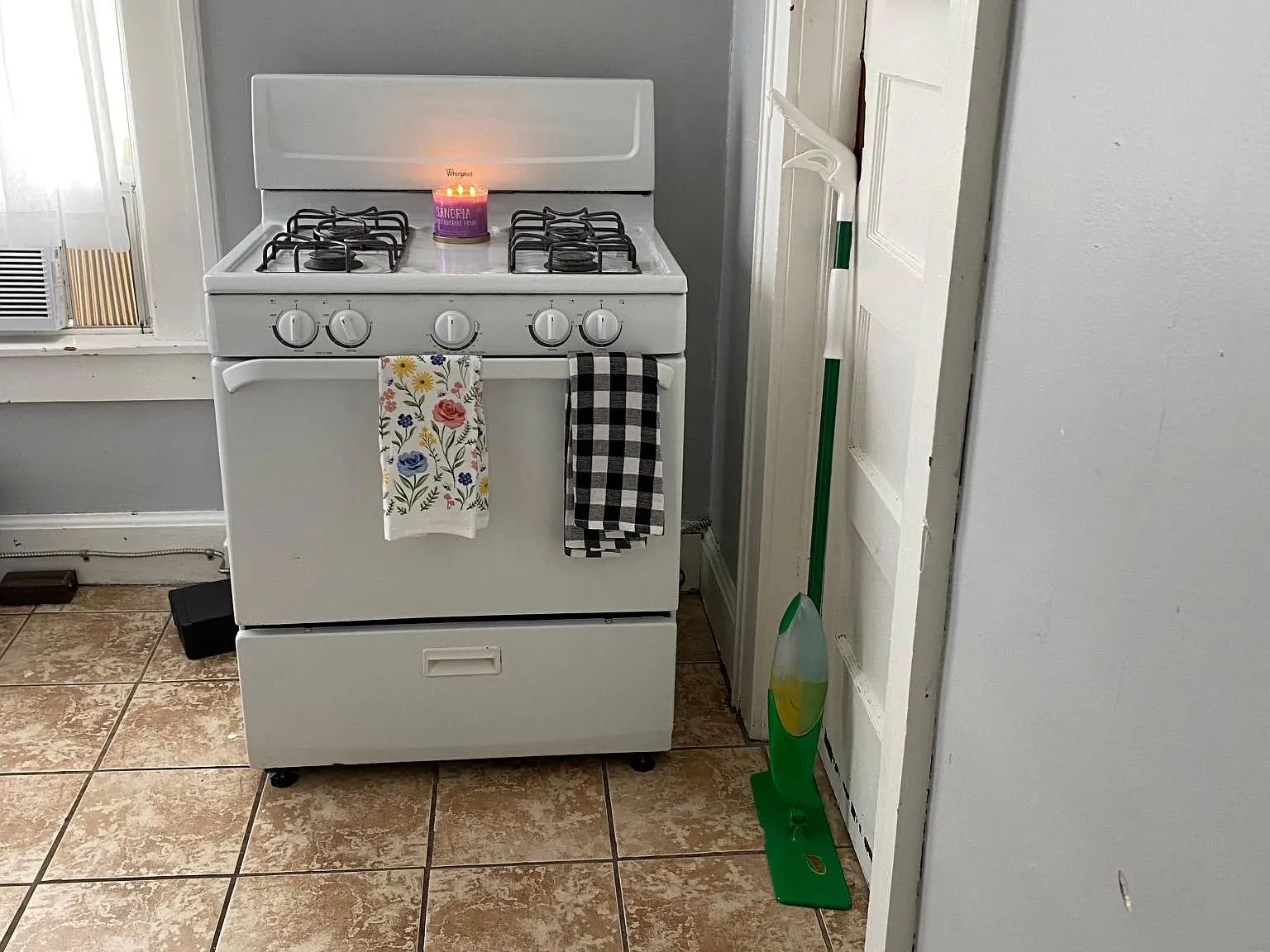 2 bed, 750 sqft, $800 — Photo 2