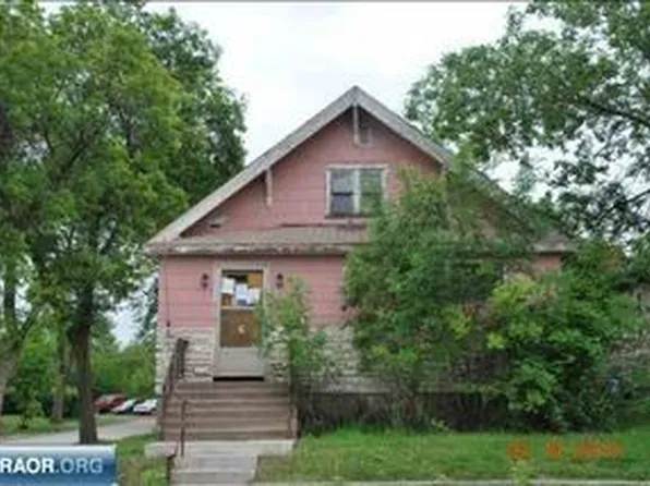 1002 S 2nd Ave, Virginia, MN 55792