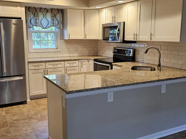 4112 Hartwick Village Pl, Louisville, KY 40241