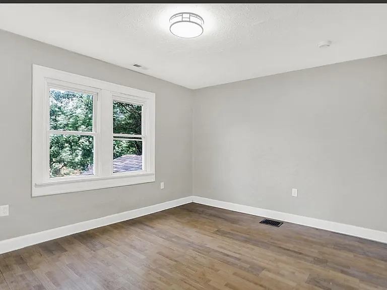 1031 N Dearborn St #B — Photo 8