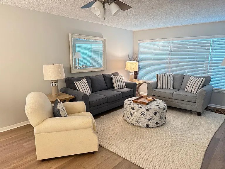 900 Jasmine Ln #6B — Photo 6