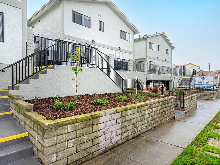 Galleria Townhomes — Photo 14