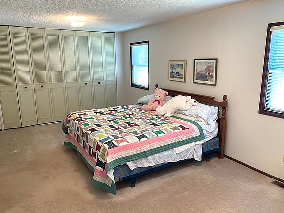 4th image of 2621 W Middleground Dr