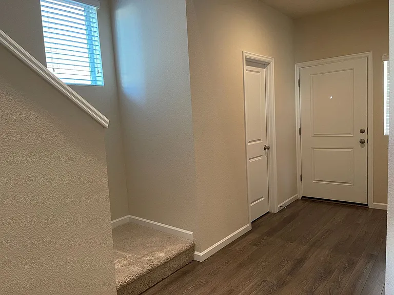 5035 NE 126th Ave — Photo 3