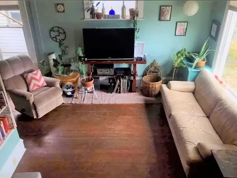 614 E Myrtle St — Photo 2