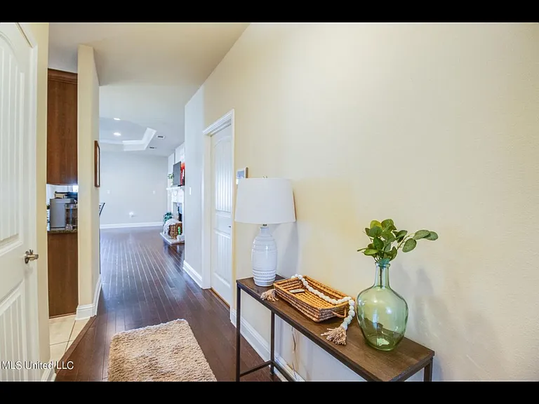 13736 Fieldcrest Way — Photo 2