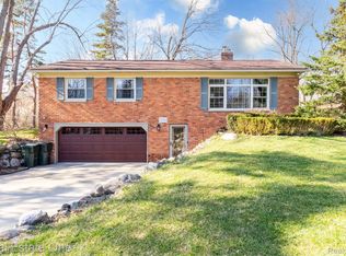 2236 Oklahoma Ave, Rochester Hills, MI 48309