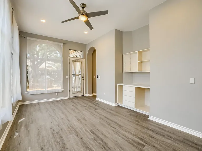 9904 Mariah Cv — Photo 11