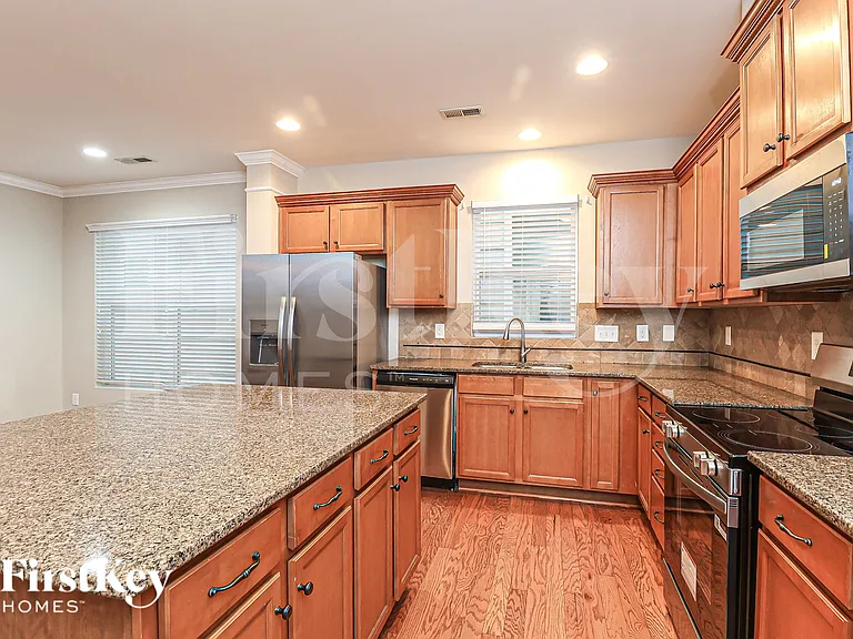 19017 Park Terrace Ln — Photo 9