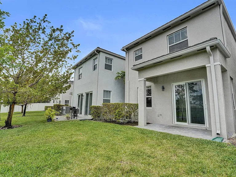 4926 NW 48th Ter — Photo 35