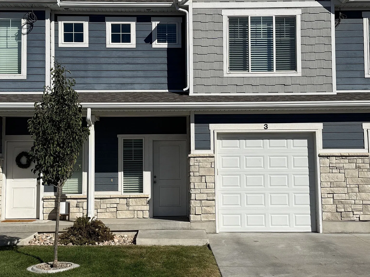 Townhouse — Photo 1