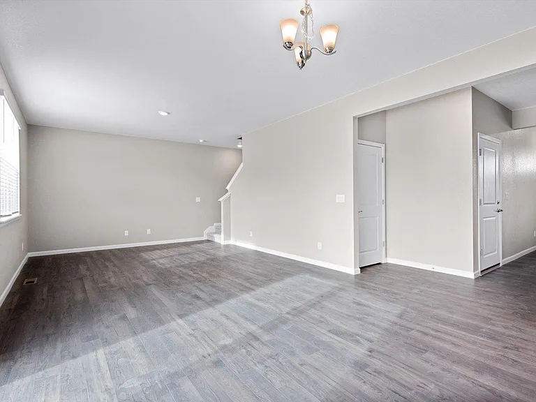1573 Northcroft Dr — Photo 15