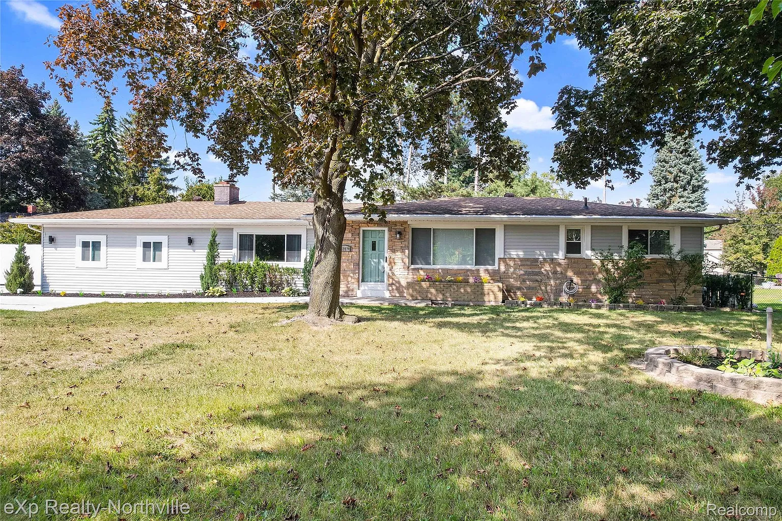 42030 Schoolcraft Rd photo 1