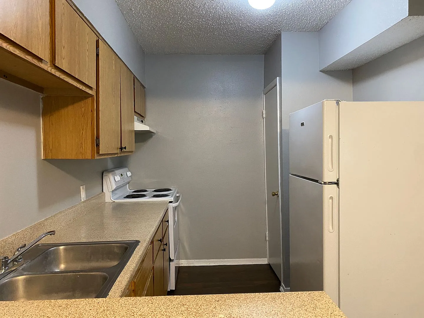 Large 1-Bedroom Off San Pedro — Photo 2