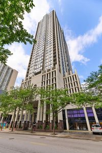 1122 N Clark St APT 2104, Chicago, IL, 60610
