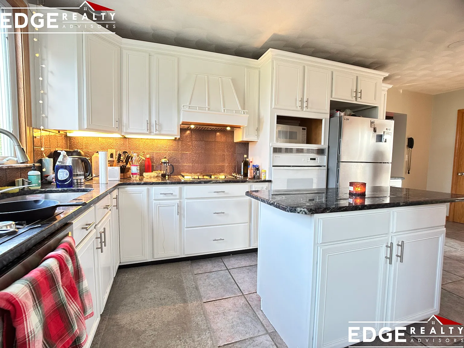 3 bed, 1300 sqft, $3,900 — Photo 2