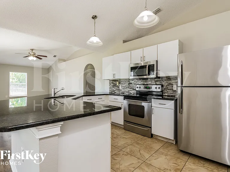 817 Grantham Dr — Photo 7