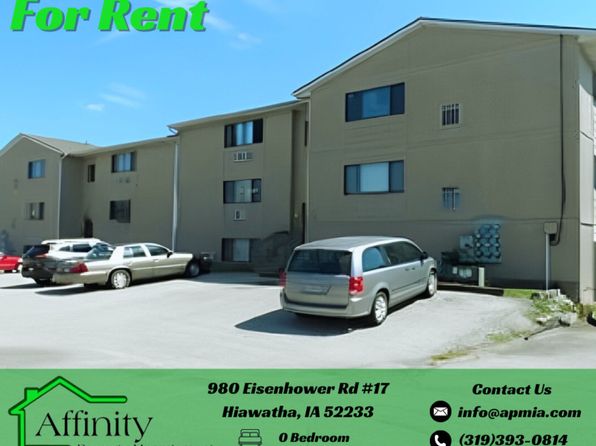 980 Eisenhower Rd APT 17, Hiawatha, IA 52233