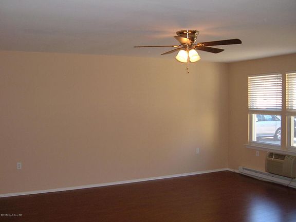 4th image of 52A Easton Dr #61