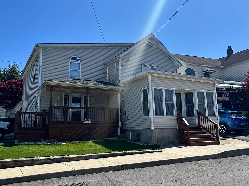 310 New St