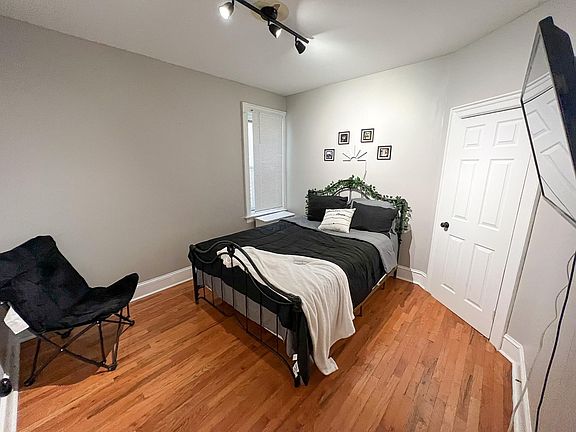 3rd image of 5548 Sansom St Floor 1
