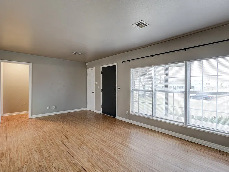 2849 Cambridge Ct — Photo 19