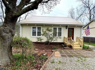5140 Lone Pine Ln, Cross Lanes, WV 25313