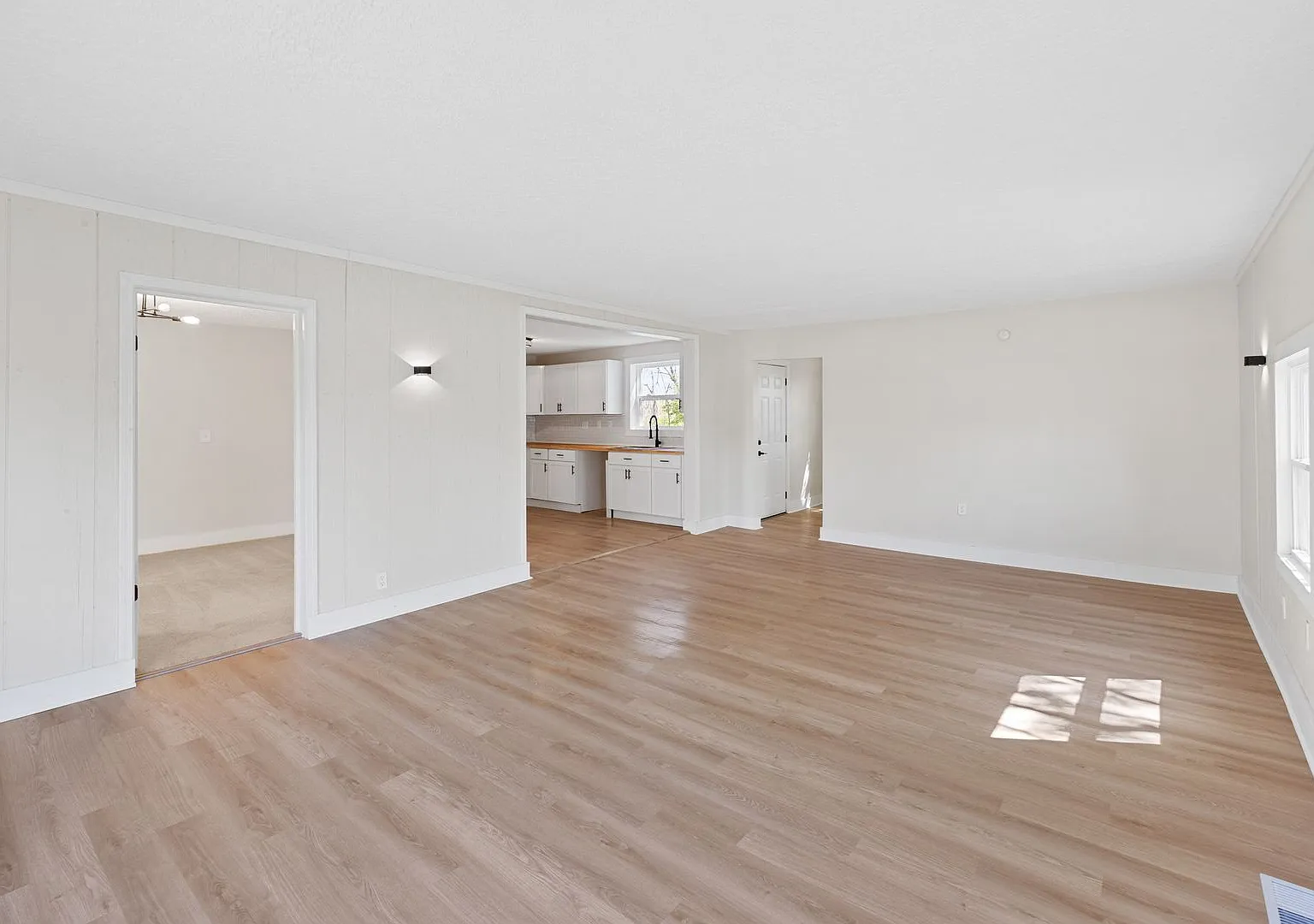 Dream House! Three Bedroom fully Renovated Ranch-style home! — Photo 4