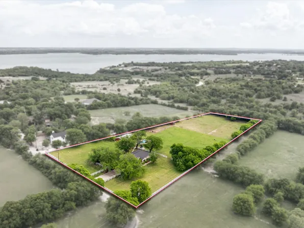 517 Council Dr, Benbrook, TX 76126