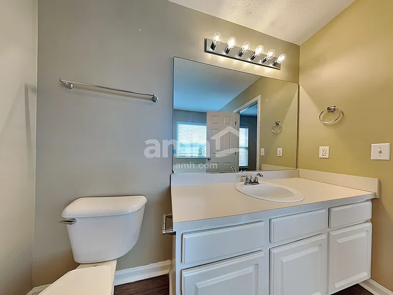 4060 Longfellow Dr — Photo 13
