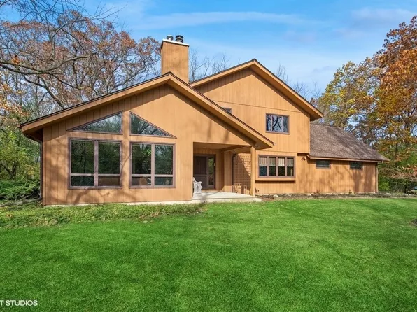 4802 Deering Oaks Ln, Crystal Lake, IL 60012
