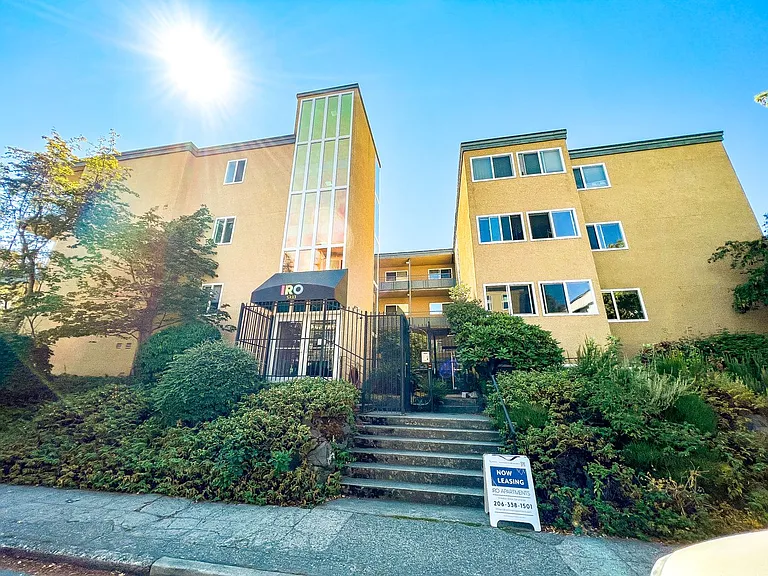 IRO Apartments — Photo 17
