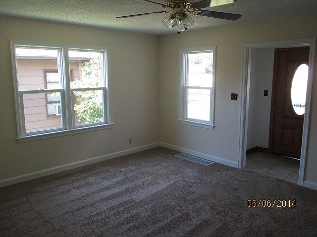 1st image of 673 W Grand Ave